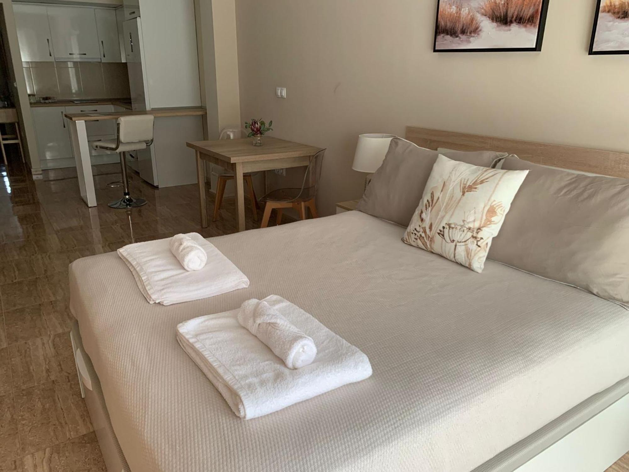 Apartamentos Hernan Cortes Villanueva De La Serena Exteriör bild